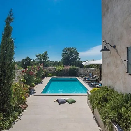فيلة Casa Labobina Kurili